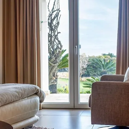 Βίλα Algarve Villa With Pool, Jacuzzi And Benagil Views