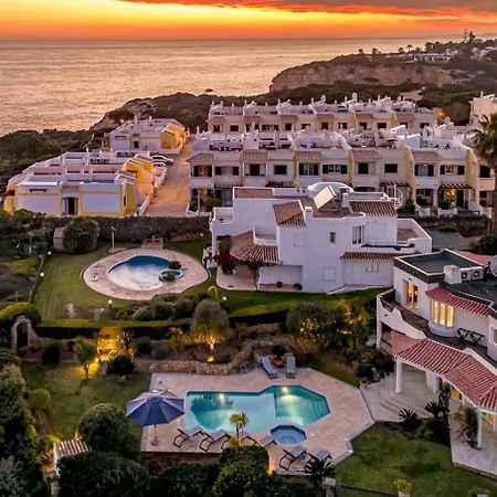 Villa Algarve With Pool, Jacuzzi And Benagil Views *